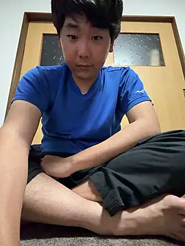 Snapshot of YuuYuu_010 chatting on June 17, 1:12 pm YuuYuu 010 online show from June 17, 1:12 pm