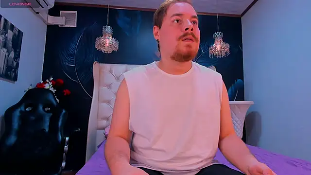 GingerHott  online show from May 9, 2:39 am