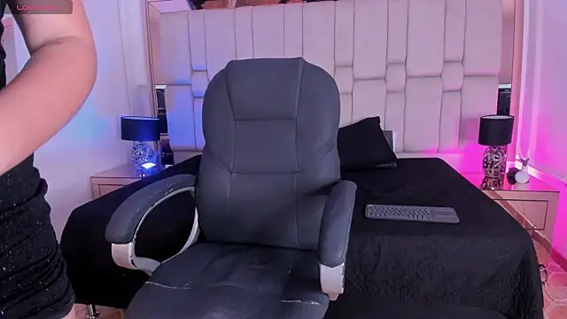 DonnaPeach online show from May 9, 3:56 am