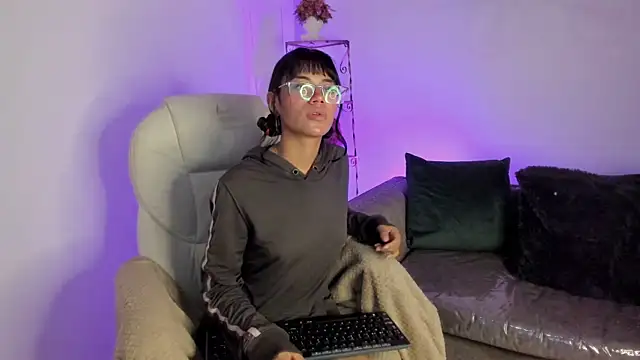 Snapshot of Saraa_Lee856 chatting on May 8, 7:41 pm Saraa Lee856 online show from May 8, 7:41 pm