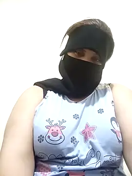 Snapshot of hiba44 chatting on May 18, 1:56 am hiba44 online show from May 18, 1:56 am