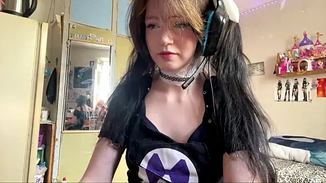 Berlinettagray online show from May 10, 2:11 pm
