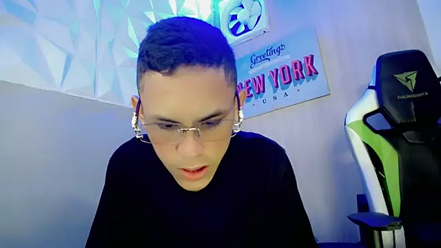Snapshot of sombra_18 chatting on August 9, 1:05 pm sombra 18 online show from August 9, 1:05 pm