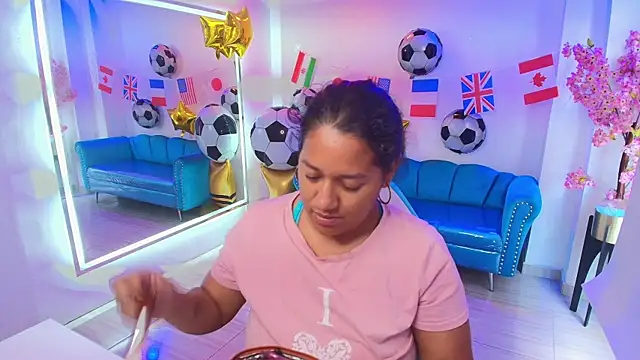 Snapshot of Isabella_rows chatting on June 17, 7:37 pm Isabella rows online show from June 17, 7:37 pm