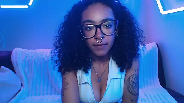 MommieMia online show from May 12, 3:03 am