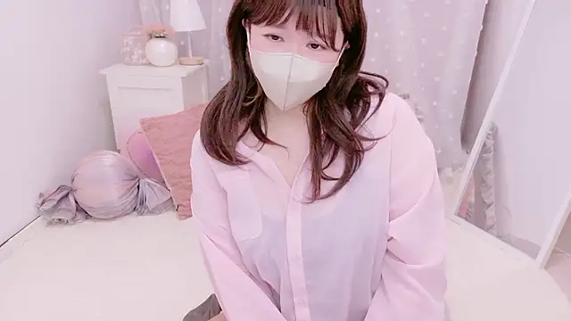  MOMOsan online show from May 15, 1:07 pm