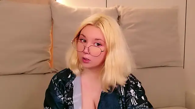 Cassey Well online show from May 20, 8:48 pm