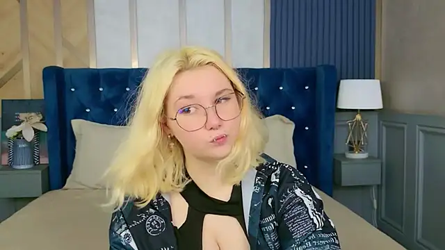 Cassey Well online show from May 21, 3:41 pm