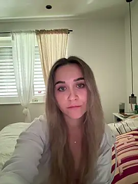 LillyStarr online show from May 26, 3:30 pm