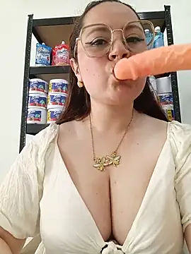 Snapshot of VANESSA__28 chatting on May 18, 2:01 pm VANESSA 28 online show from May 18, 2:01 pm