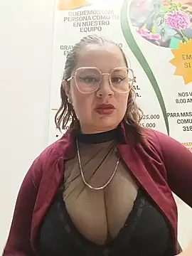 Snapshot of VANESSA__28 chatting on June 1, 4:09 pm VANESSA 28 online show from June 1, 4:09 pm
