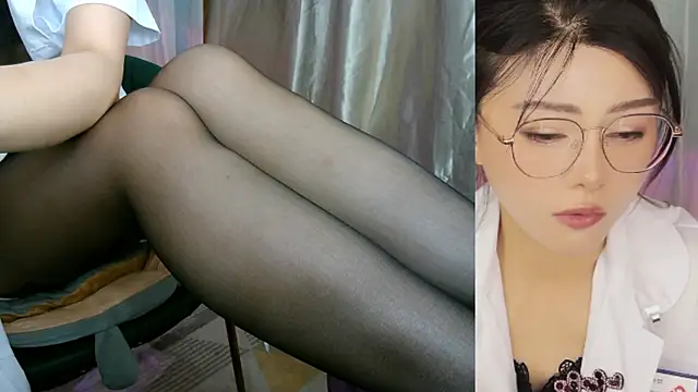 Snapshot of honeypeach666 chatting on May 26, 2:24 pm honeypeach666 online show from May 26, 2:24 pm