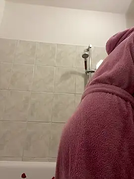 LindaLee90 online show from July 9, 11:47 am