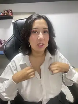 Snapshot of saramaSS chatting on May 12, 3:58 am saramaSS online show from May 12, 3:58 am