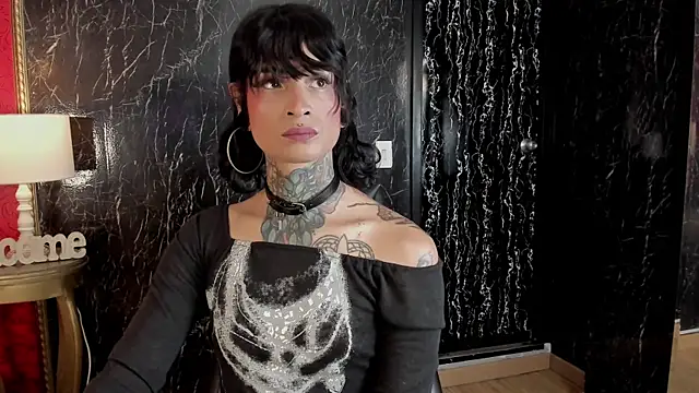 Misaki Six online show from July 11, 8:00 pm
