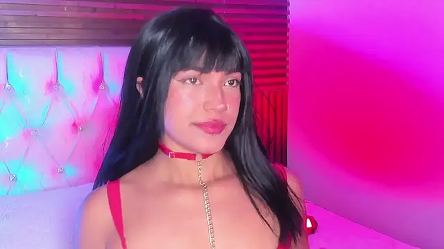 Snapshot of KatieRougee_ chatting on July 3, 10:27 pm KatieRougee online show from July 3, 10:27 pm