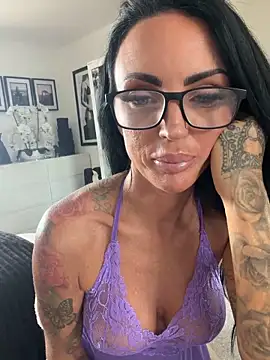Desirable Demi online show from June 2, 9:55 am