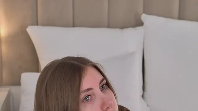 EvaAkiins online show from May 24, 5:29 pm