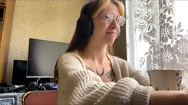 AliceGates online show from May 13, 7:06 am