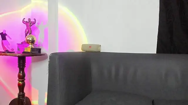Snapshot of AlexRoyce_ chatting on May 12, 10:34 am AlexRoyce online show from May 12, 10:34 am