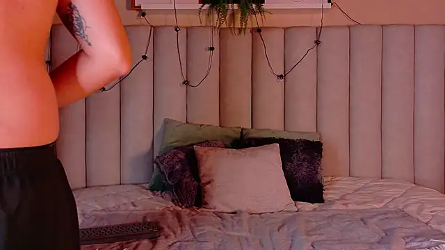 Luna and Jacksonn online show from May 9, 3:34 am