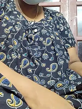 Snapshot of tamilkavitha123 chatting on May 18, 4:29 am tamilkavitha123 online show from May 18, 4:29 am