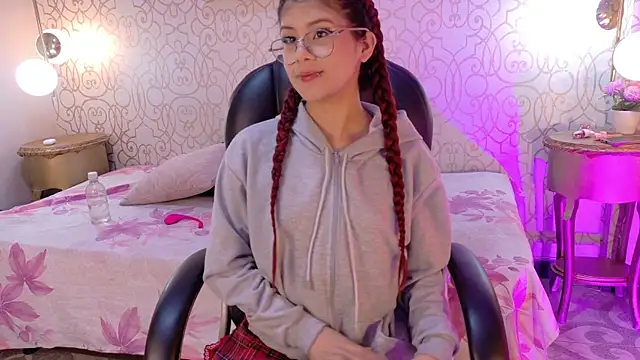 zoeecarter  online show from May 11, 11:38 am