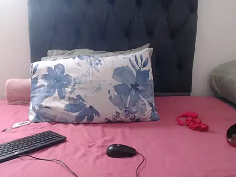 SweetCandyXoxo online show from May 13, 10:01 am
