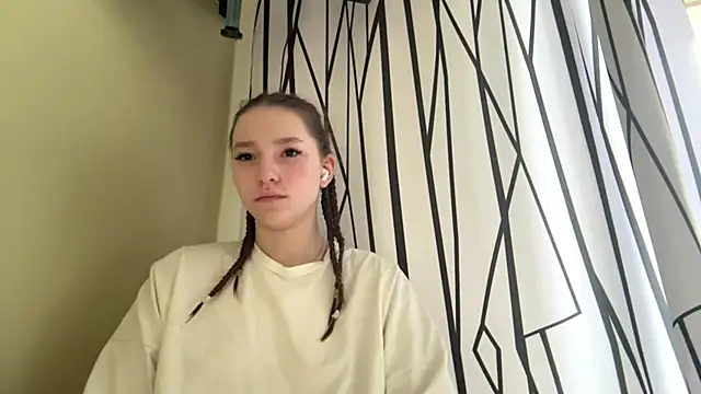 Kate Wingurielle online show from May 11, 9:26 am