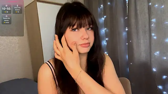 EmilyMercurial online show from May 14, 9:16 am