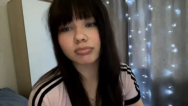 EmilyMercurial online show from May 15, 8:32 am