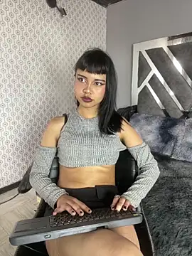 AntonellaCooper Pink online show from May 12, 5:32 pm