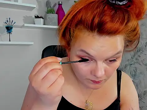 GingerKitten1 online show from May 19, 5:47 am