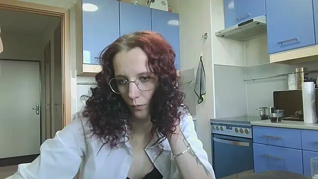 Lucy Crystal online show from May 31, 2:57 pm