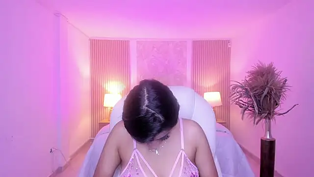Clhoe collins online show from May 13, 7:22 pm