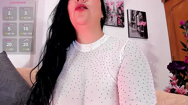 Snapshot of SiennaDark chatting on May 11, 1:44 am SiennaDark online show from May 11, 1:44 am