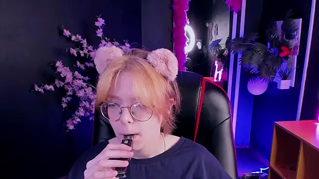 Snapshot of FoxxyyPolly chatting on May 24, 5:34 am FoxxyyPolly online show from May 24, 5:34 am