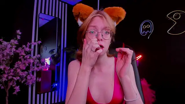 Snapshot of FoxxyyPolly chatting on June 24, 5:39 am FoxxyyPolly online show from June 24, 5:39 am