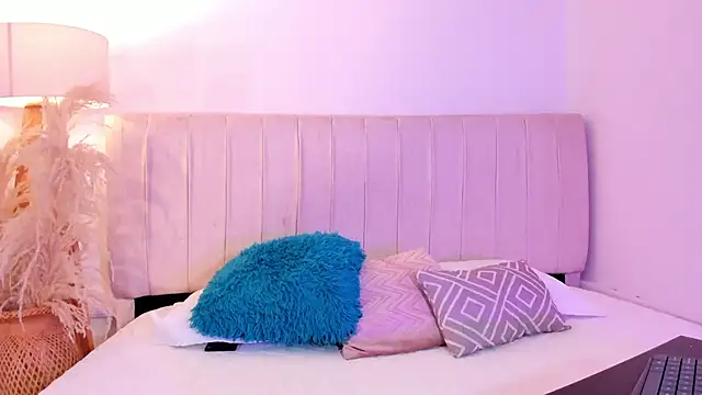 ivyjones   online show from June 18, 12:09 pm