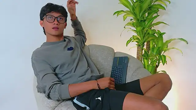 Iam erick online show from May 14, 1:56 am