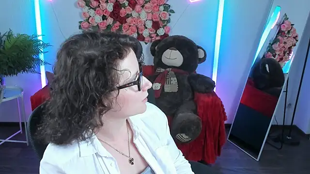 AureliaGleam online show from May 9, 9:36 am
