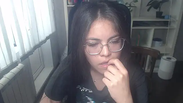 Snapshot of Anda_here chatting on June 18, 4:35 am Anda here online show from June 18, 4:35 am