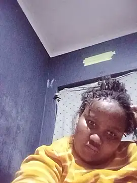 ChubbyMidgetxxx19 online show from May 18, 6:47 pm