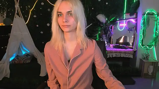 DanaWint online show from May 9, 9:03 am