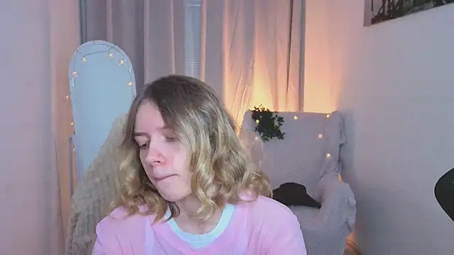 Snapshot of MilanaRayy chatting on June 29, 5:25 am MilanaRayy online show from June 29, 5:25 am