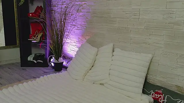 Snapshot of VanessaVosss chatting on May 13, 4:15 pm VanessaVosss online show from May 13, 4:15 pm