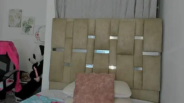 Snapshot of AnahiMiller2 chatting on June 19, 8:34 pm AnahiMiller2 online show from June 19, 8:34 pm