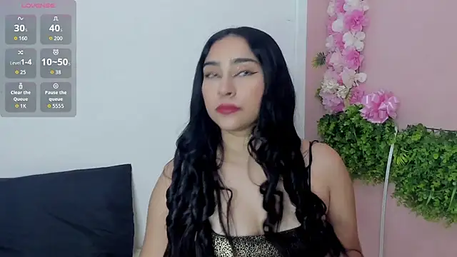 DaenerysSnow  online show from May 12, 12:35 pm