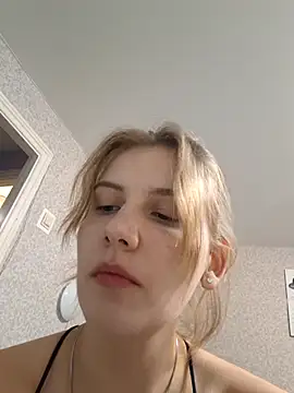 mooniekiss online show from May 14, 4:58 pm