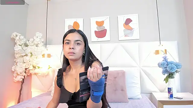 Snapshot of Isa__evans_ chatting on May 25, 12:11 pm Isa evans online show from May 25, 12:11 pm
